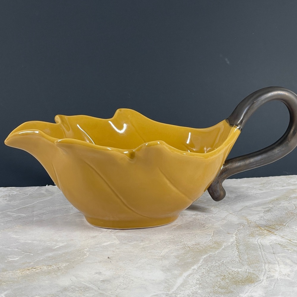 Chris Madden Thanksgiving Yellow Leaf Gravy Boat Sauce Server Fall Autumn Handle